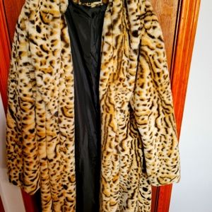New without tags faux fur leopard print coat. Size 2XL